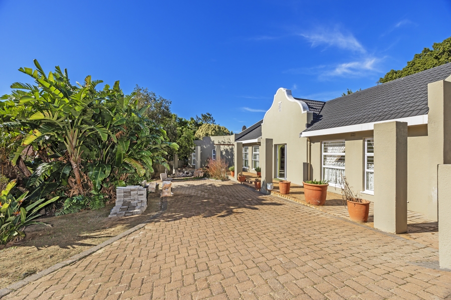 6 Bedroom Property for Sale in Door De Kraal Western Cape